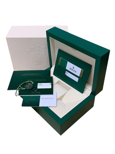 Rolex Oyster Perpetual 114300 Image 4